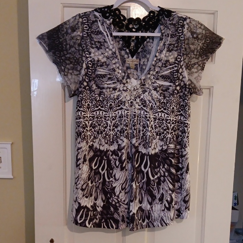 live and let live Black & White Floral V-Neck Blouse size 1X EUC - Picture 7 of 14